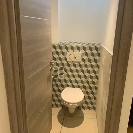 Centre - Rue Montaigne * Cannes